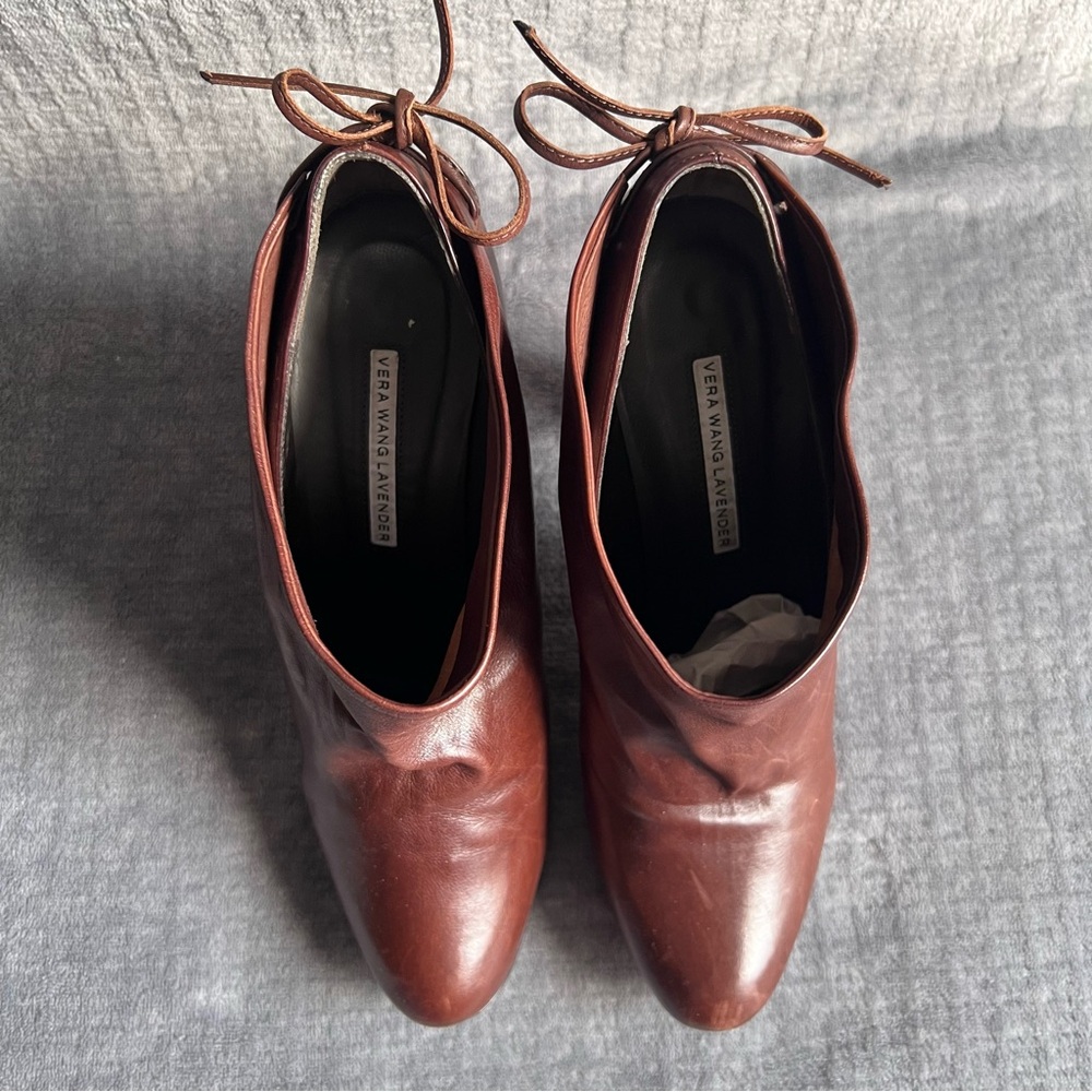 Vera Wang Lavender Leather Ankle Boots Sz 7.5 Brown Made in Italy Heels Lace - Picture 4 of 14